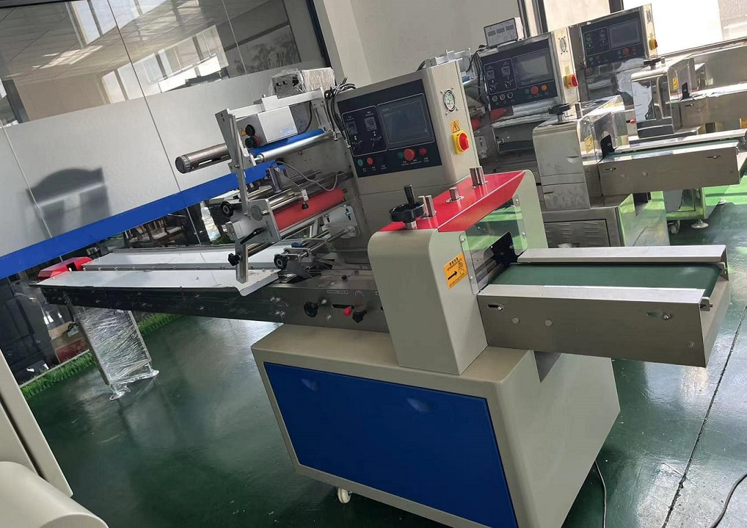 Three Servo Flow Wrapping Machine Three Servo Flow Wrapping Machine
